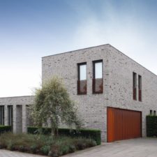 zijwaartse garagedeur thuis in Son en Breugel | Brabant Deur