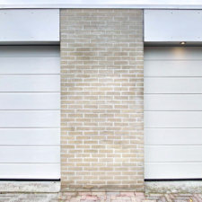 Elektrische garagedeur met loopdeur | BrabantDeur