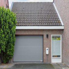 Elektrische Garagedeur met laadpaal | Brabant Deur