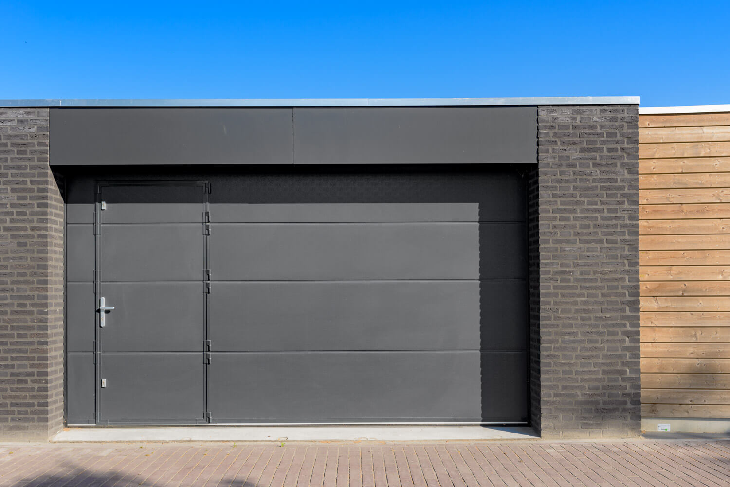 Garagedeur met loopdeur